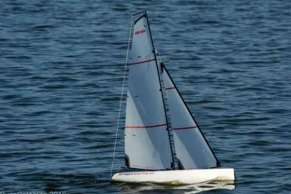DRAGON FORCE 65 V8 650 MM - RTR BARCA A VELA - PNP