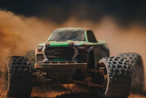 GRANITE GROM MEGA 380 - RTR MONSTER TRUCK 1:18 - VERDE