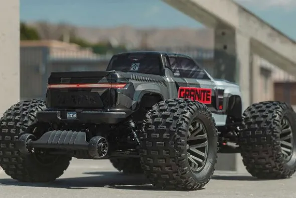GRANITE 223S DSC 4X4 - RTR MONSTER TRUCK 1:10 - GUN METAL