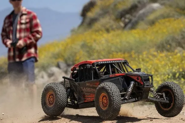8IGHT SUPER LASERNUT 6S 4X4 BRUSHLESS - RTR DESERT BUGGY 1:6 - ROSSO