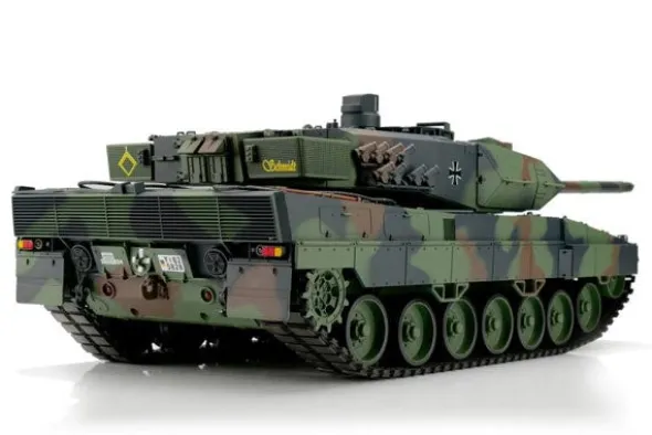 LEOPARD 2A6 MIMETICO PALLINI / INFRAROSSI CINGOLI IN METALLO 1:16