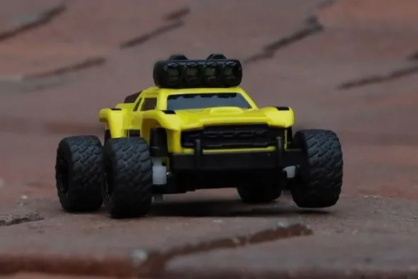 MICRO MONSTER TRUCK C81 - 1:76 - GIALLO
