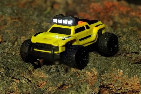 MICRO MONSTER TRUCK C81 - 1:76 - GIALLO