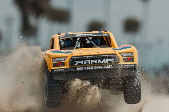 MOJAVE 6S 4X4 BRUSHLESS ED. LIMITATA - RTR DESERT TRUCK 1:7 - GIALLO