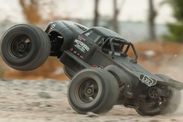 NOTORIOUS V6 4X4 BLX BRUSHLESS 6S - RTR MONSTER TRUCK 1:8 - NERO