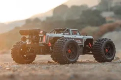 OUTCAST 4S V2 BLX - RTR MONSTER TRUCK 1:10 - GUN METAL