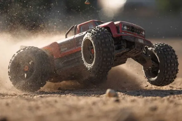 OUTCAST 4S V2 BLX - RTR MONSTER TRUCK 1:10 - ROSSO
