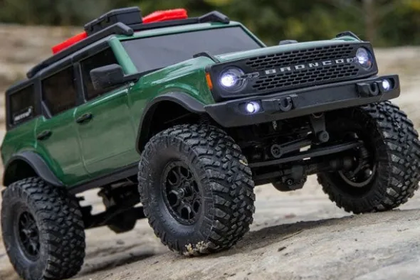 SCX24 FORD BRONCO 4X4 BRUSHED + BATTERIA E CARICABATTERIA - RTR SCALER 1:24 - VERDE
